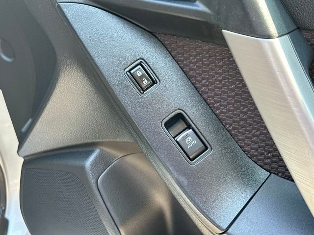 Used 2018 Ice Silver Metallic Subaru 2.5i Premium image 25