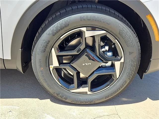 New 2026 White KIA EX Front-Wheel Drive image 5