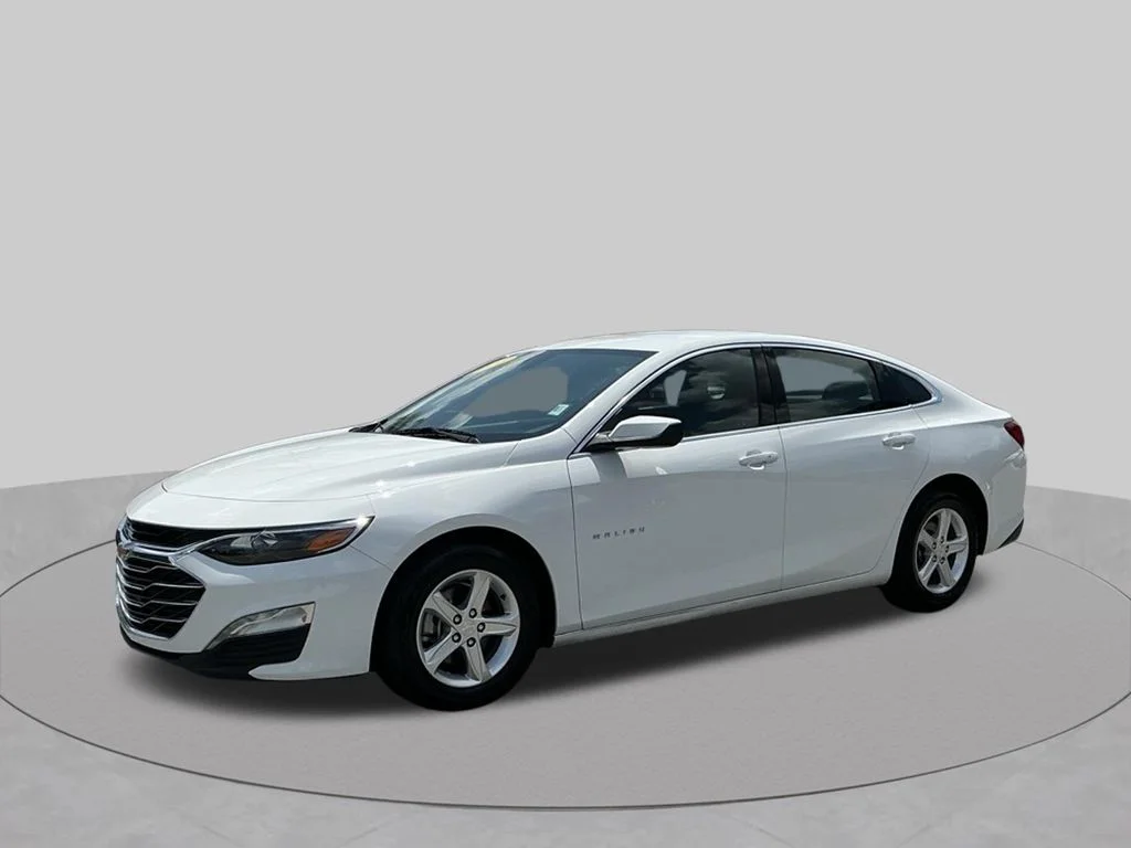 Used 2024 White Chevrolet LT image 2
