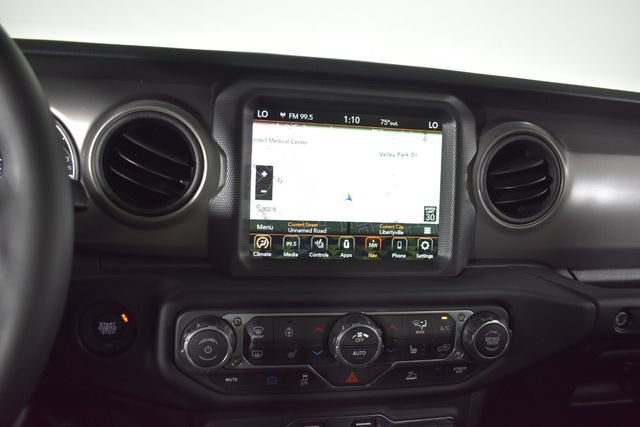 Used 2023 Red Jeep 4x4 image 39
