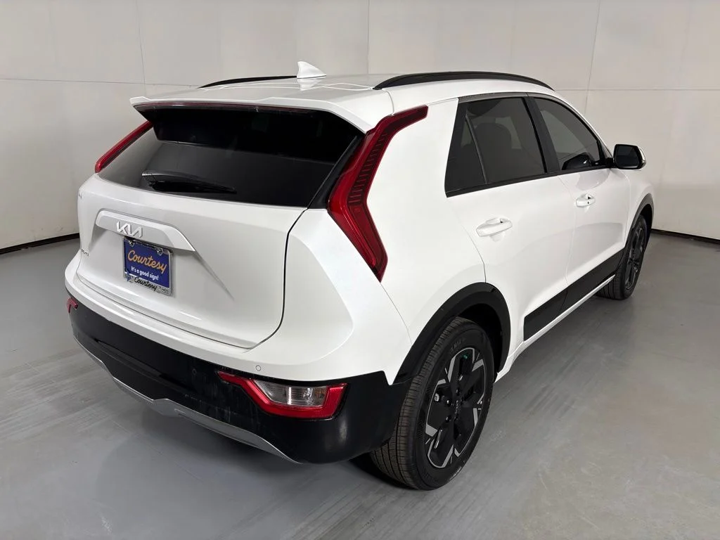 New 2026 Snow White Pearl Kia WIND image 8