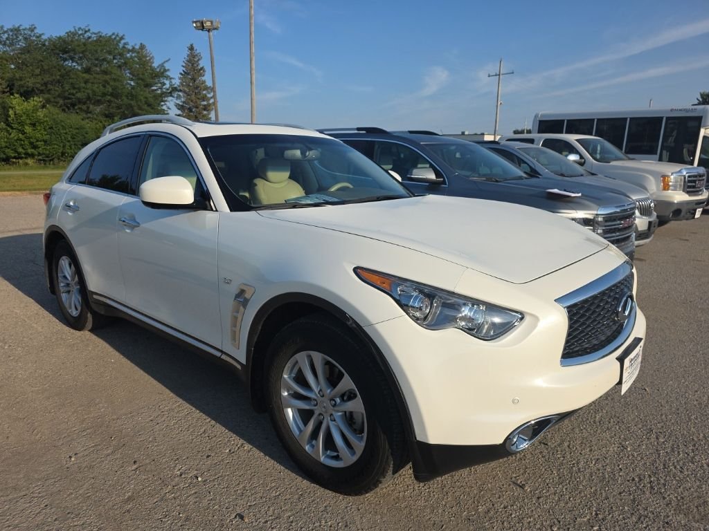 Used 2017 White INFINITI Base image 2