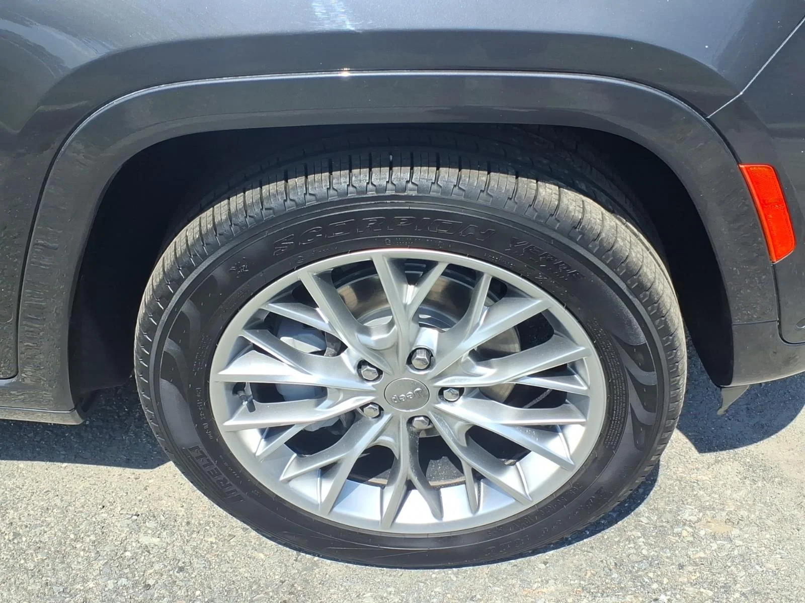 Used 2022 Gray Metallic Jeep Summit image 11