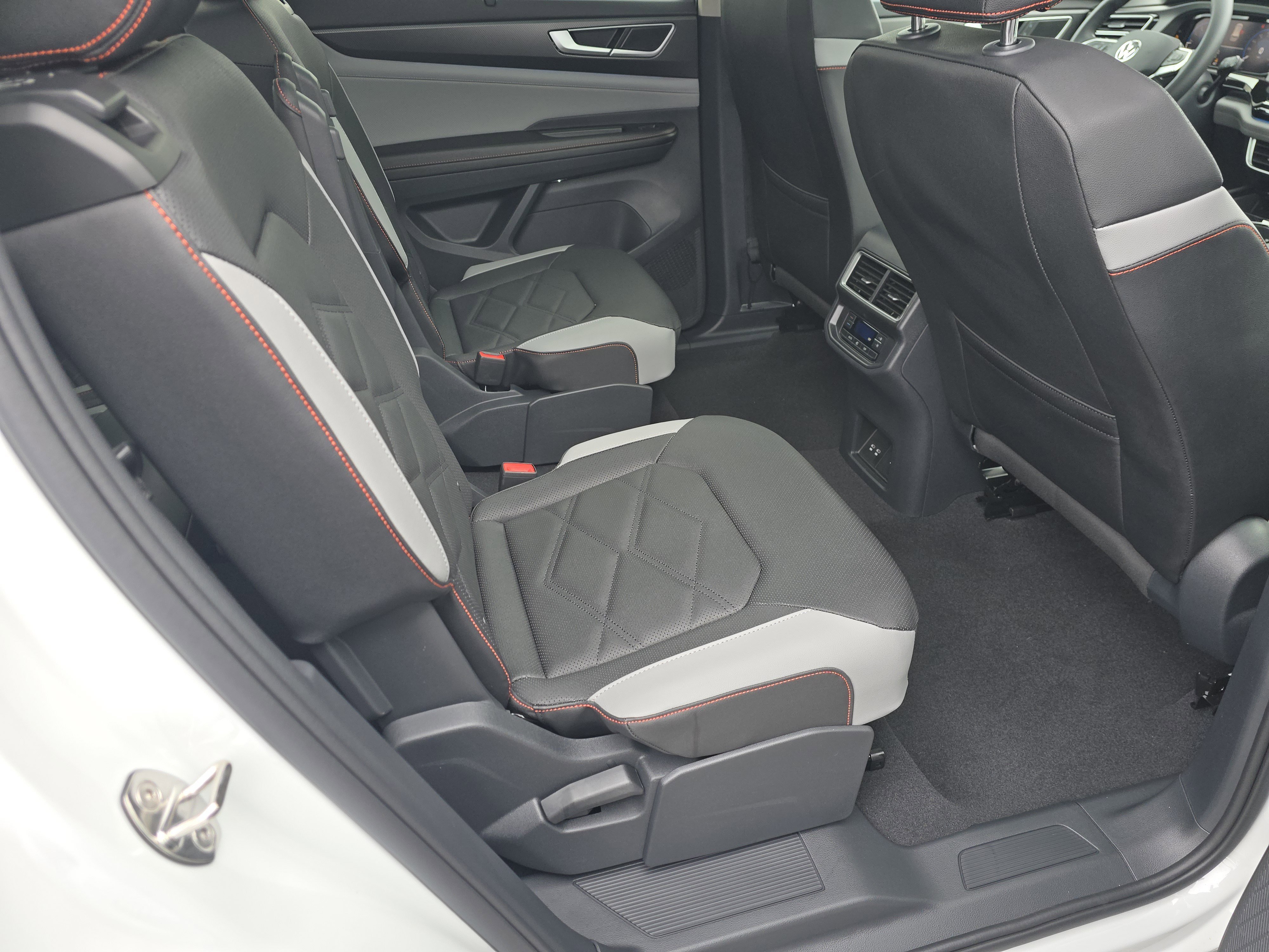 New 2026 Opal White Pearl Volkswagen 2.0T Peak Edition image 18
