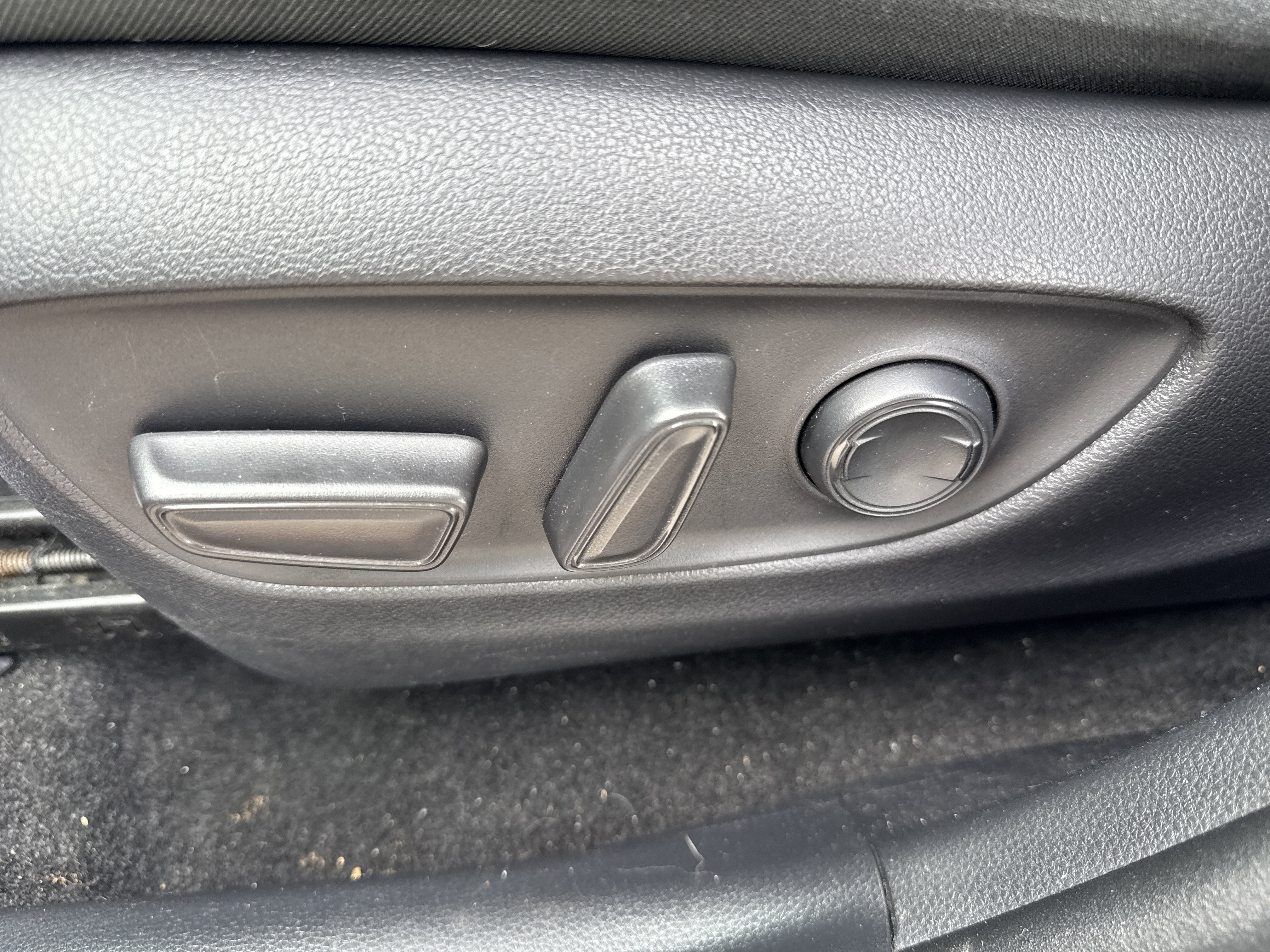 Used 2019 Ruby Flare Pearl Toyota XLE image 18