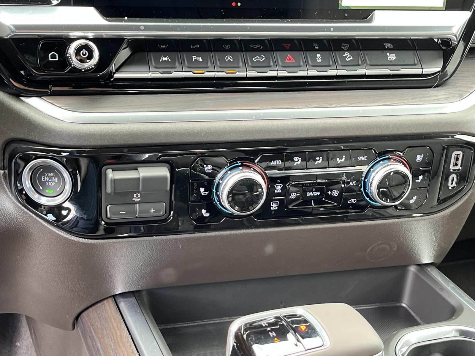 New 2026 Glacier White Tricoat GMC SLT image 27