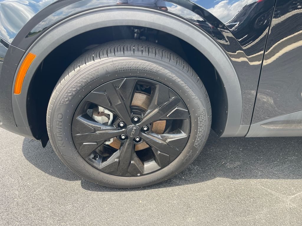 Used 2025 Black Kia X-Line image 10