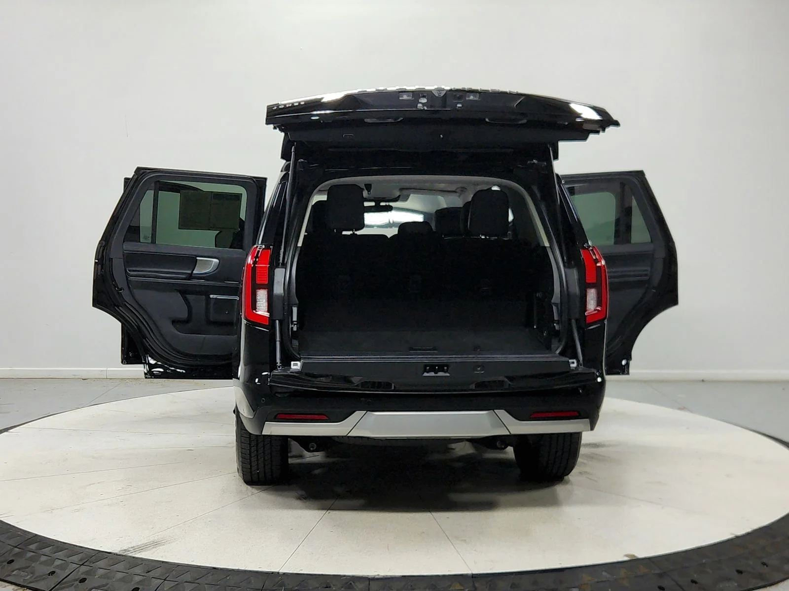 Used 2025 Black Ford Platinum image 15