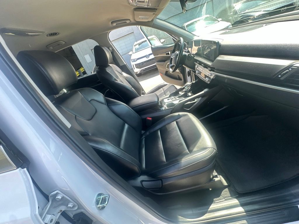 Certified Used 2024 White Kia LX image 35