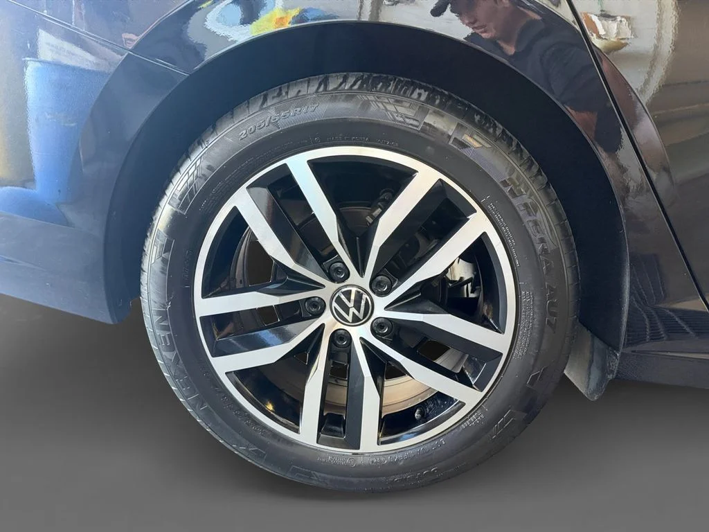 Used 2025 Gray Volkswagen 1.5T SE image 17