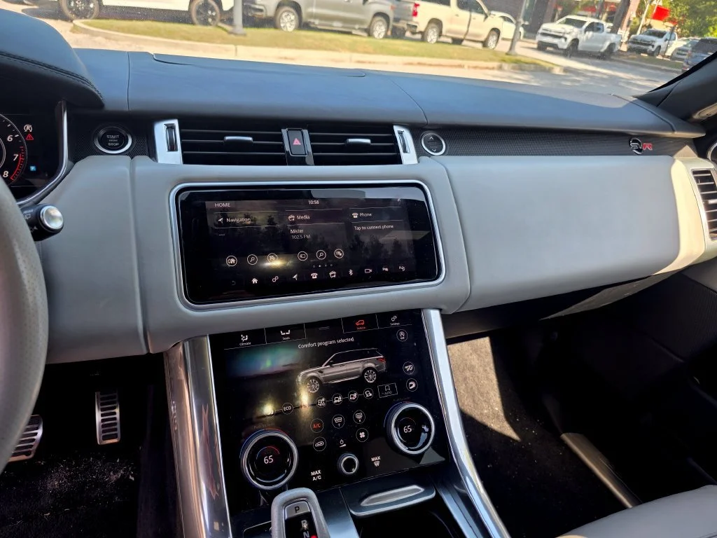 Used 2018 White Land Rover SVR image 9