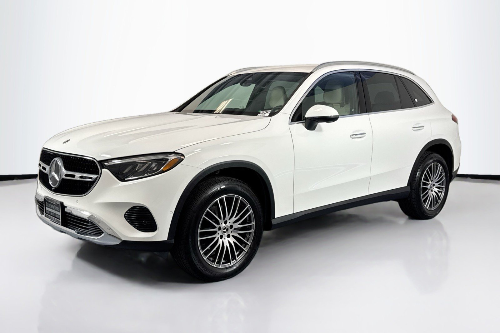 Used 2025 Polar White Mercedes-Benz GLC 300 SUV image 1