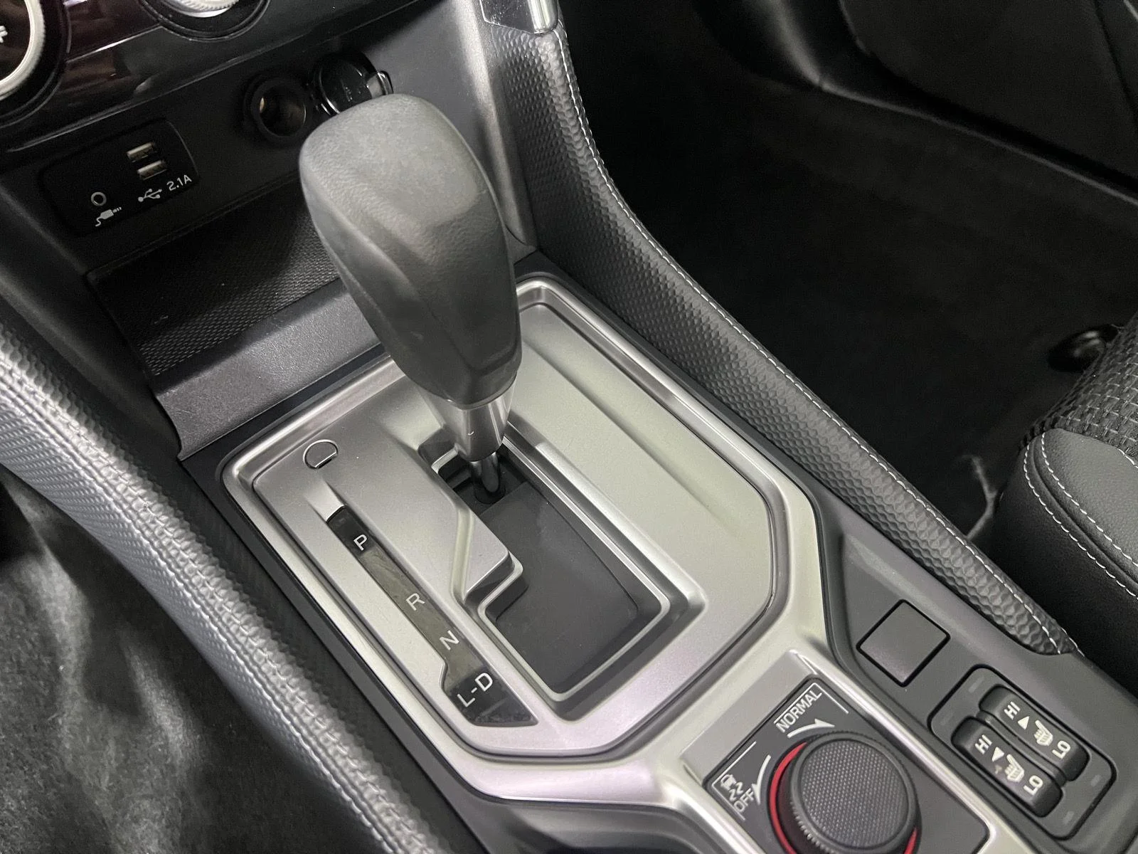 Used 2024 Magnetite Gray Metallic Subaru Premium image 27