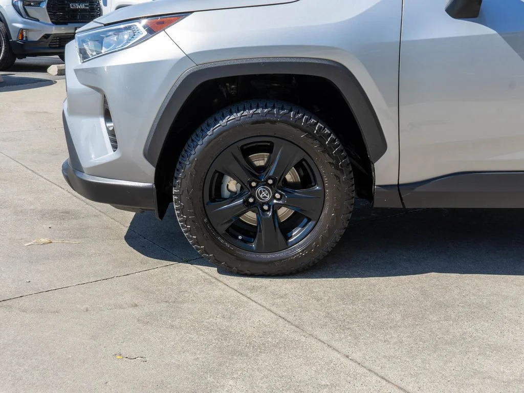 Used 2019 Silver Toyota XLE image 26