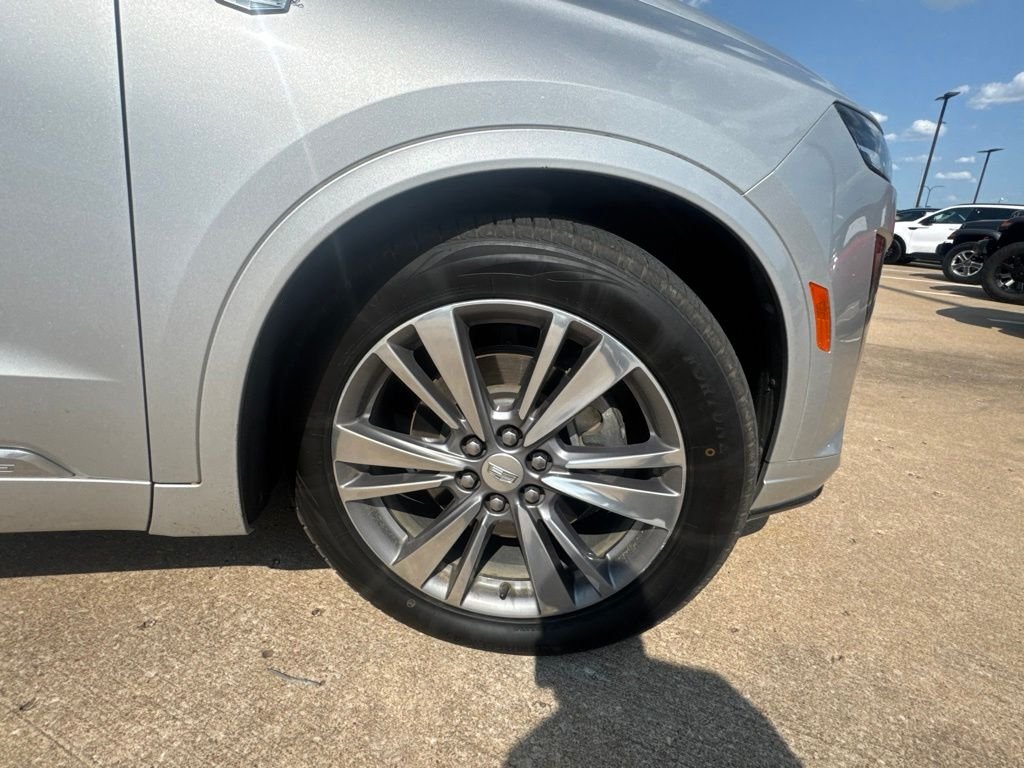 Used 2020 Silver Cadillac Premium Luxury image 4