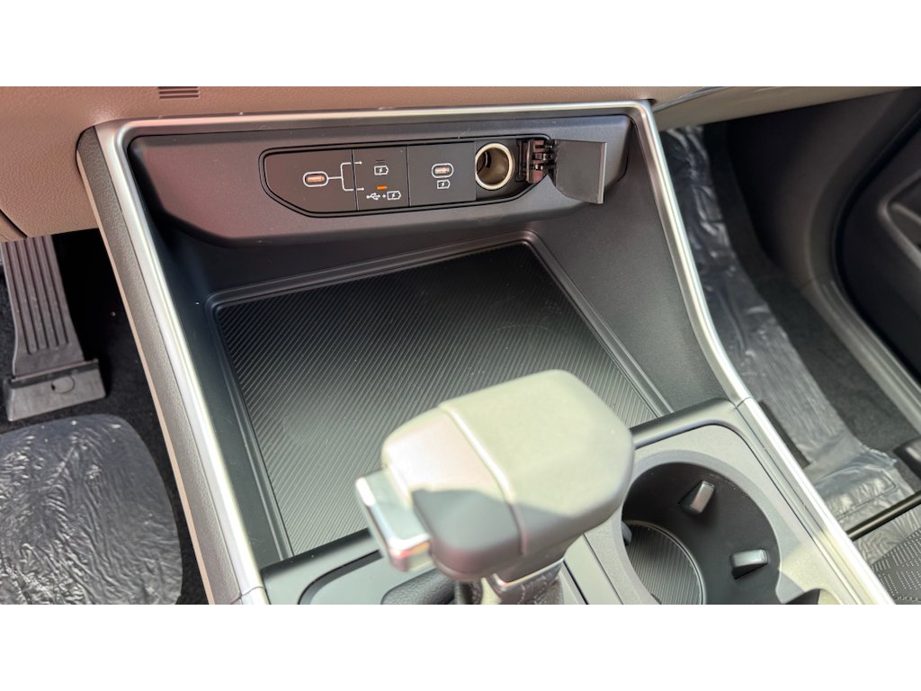 New 2027 Ceramic Silver Kia LXS image 19