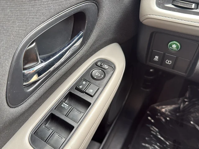 Used 2022 Silver Honda LX image 32