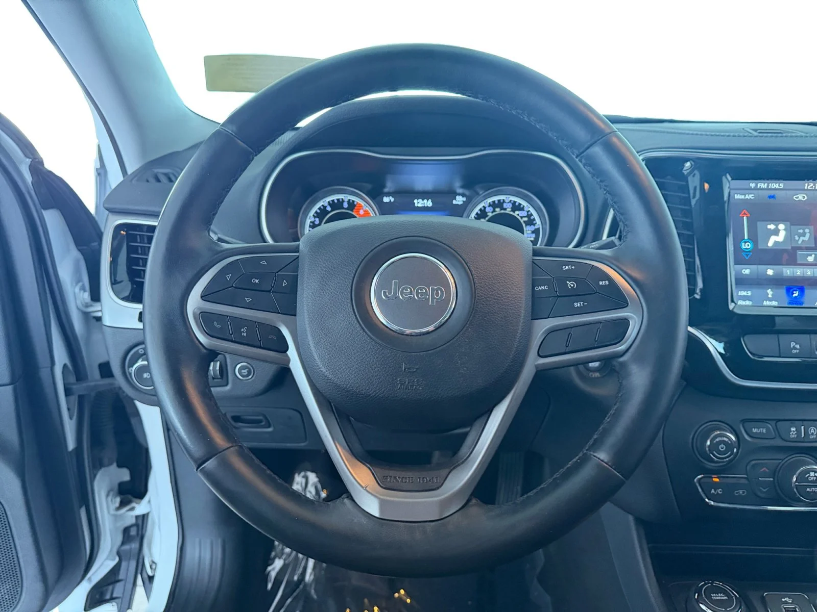 Used 2019 Bright White Clearcoat Jeep Limited image 10
