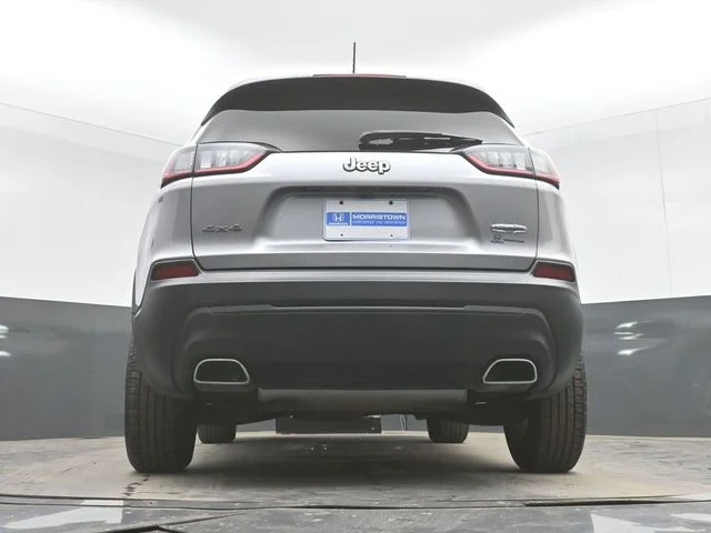Used 2019 Billet Silver Metallic Clearcoat Jeep Latitude image 44