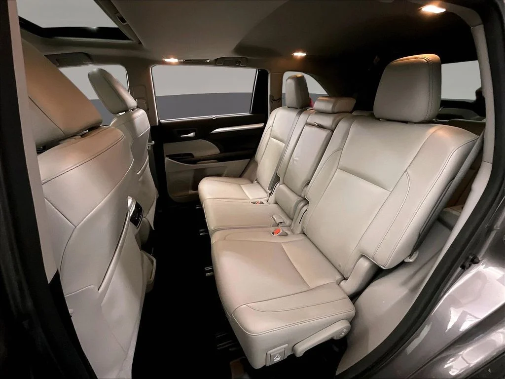 Used 2016 Gray Toyota XLE V6 image 30