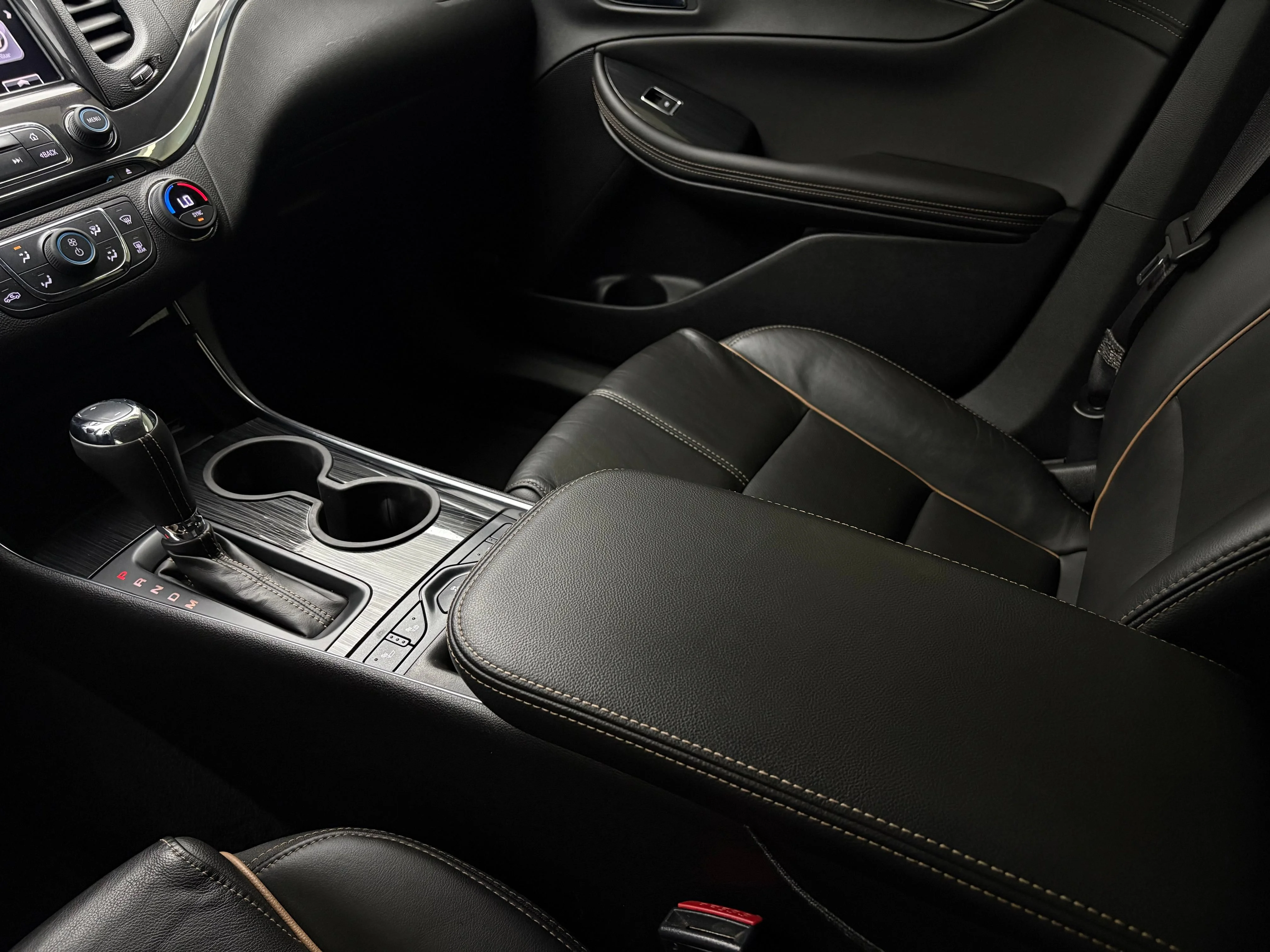 Used 2018 BLACK Chevrolet Premier image 33