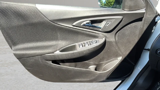 Used 2025 White Chevrolet LT image 17