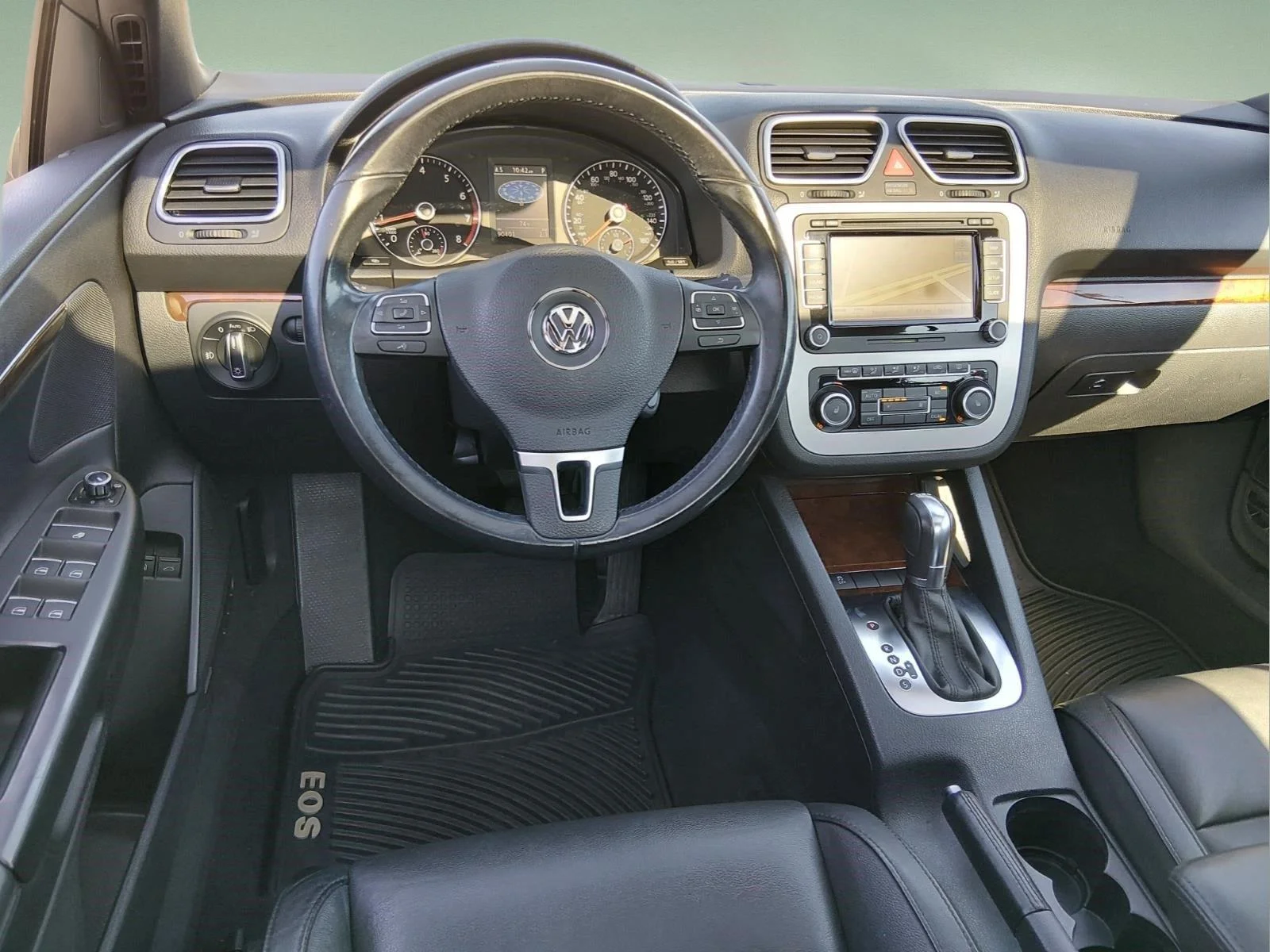 Used 2012 Horizon Blue Metallic Volkswagen Executive image 16