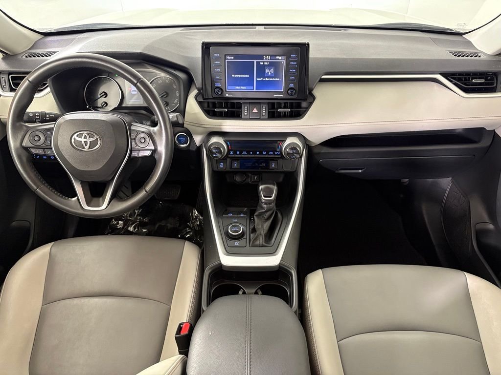 Used 2021 White Toyota XLE Premium image 34