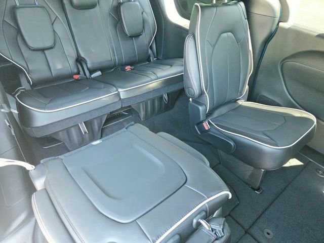 New 2027 Hydro Blue Pearl-Coat Exterior Paint Chrysler Limited image 6