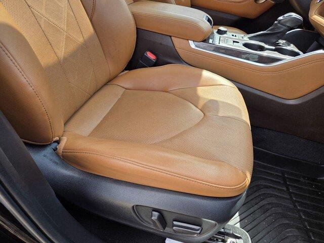 Used 2022 Opulent Amber Toyota Platinum image 31
