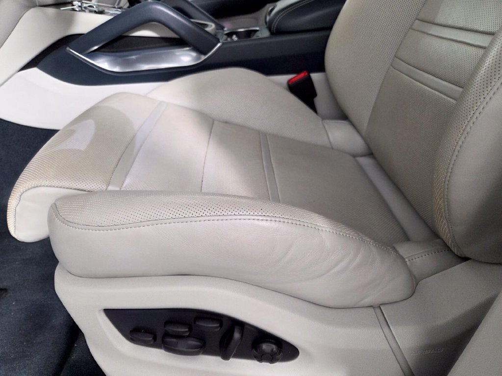 Used 2022 Moonlight Blue Metallic Porsche Turbo image 10
