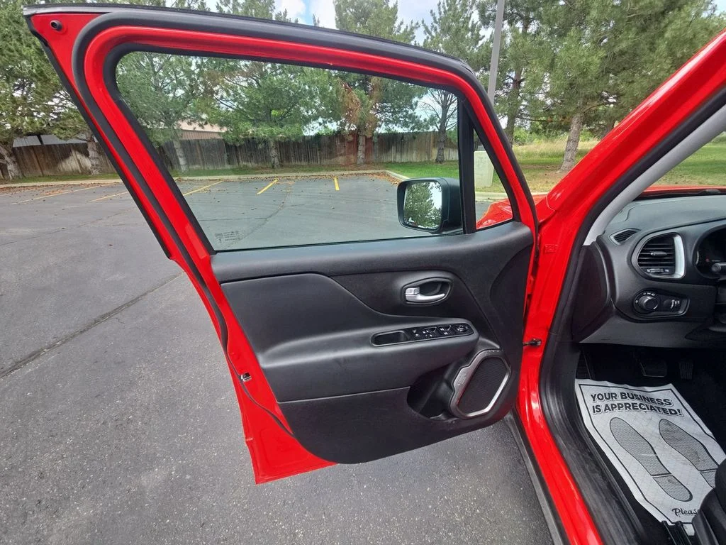 Used 2023 Red Jeep Latitude image 26