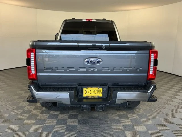 Used 2024  Ford Lariat image 8