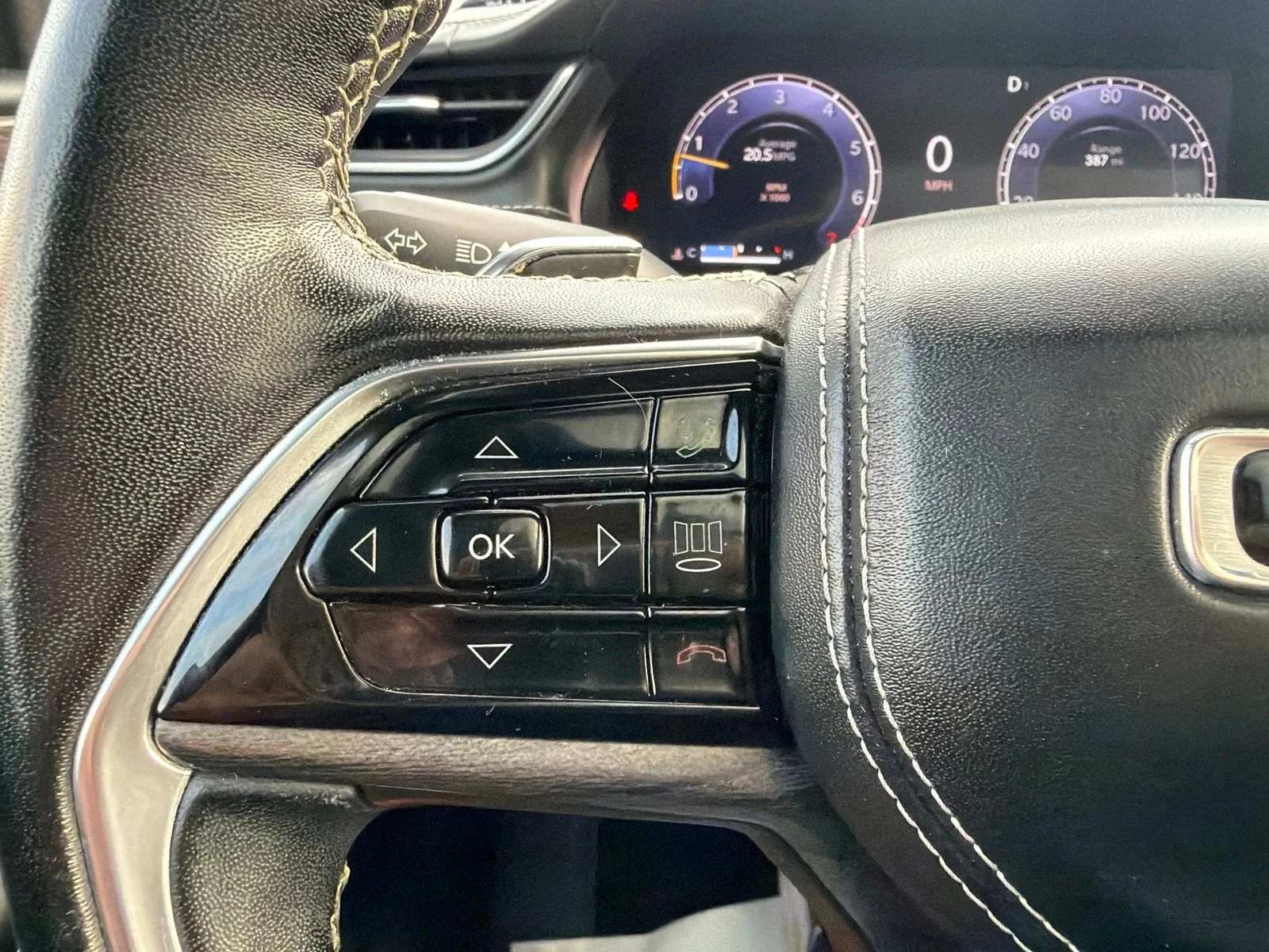 Used 2022 Metallic Jeep Overland image 31