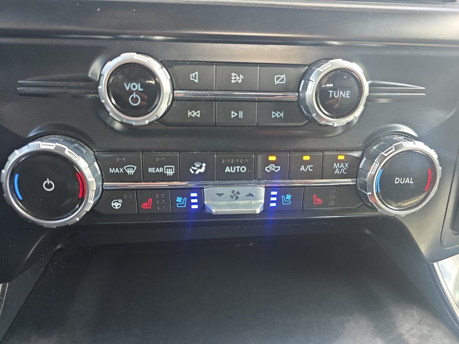 Used 2022 Black Metallic Ford Tremor image 18