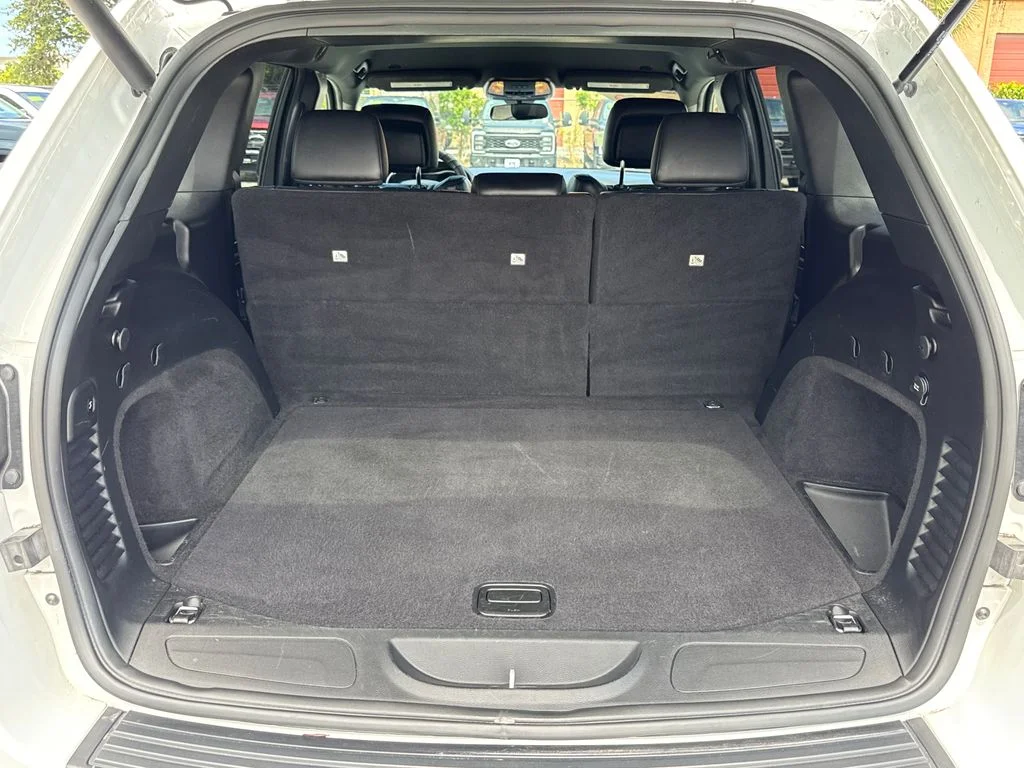 Certified Used 2021 White Jeep Laredo X image 26
