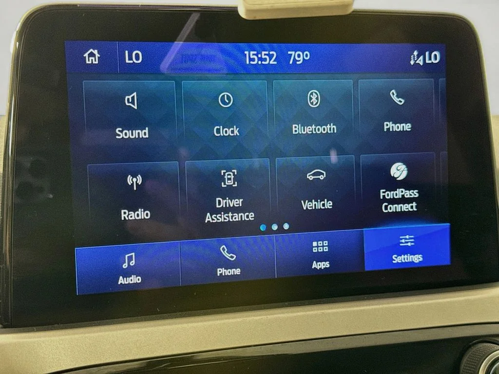 Used 2022 Black Ford SE image 18