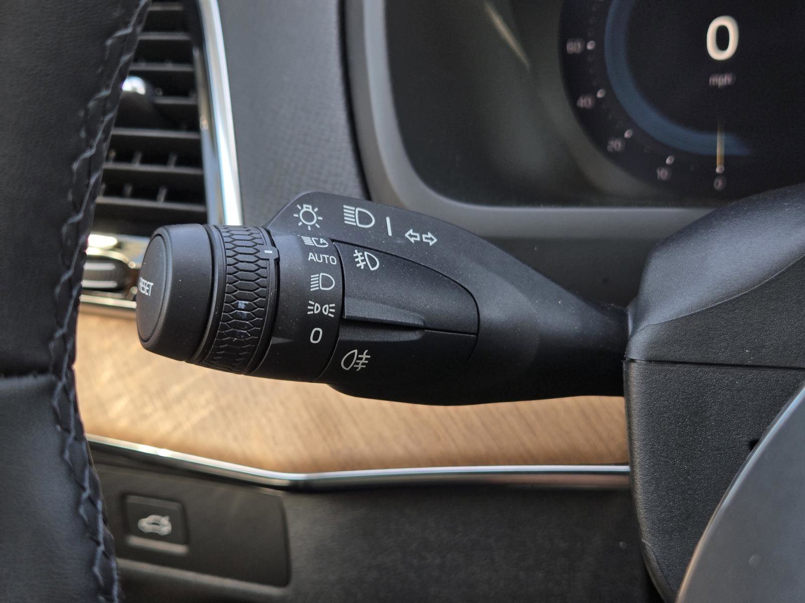 Used 2023 Platinum Gray Metallic Volvo Plus image 18