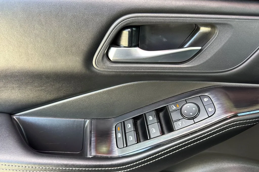 2025 Nissan Rogue SV - Photo 15