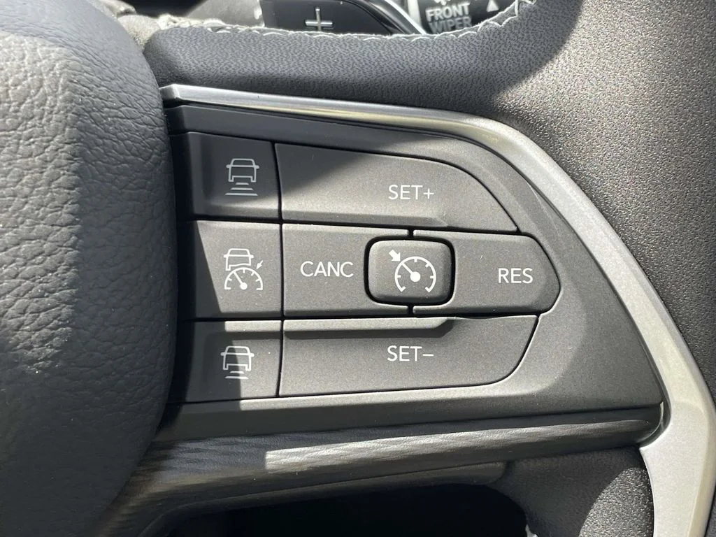 New 2026 Bright White Clearcoat Jeep Laredo image 31