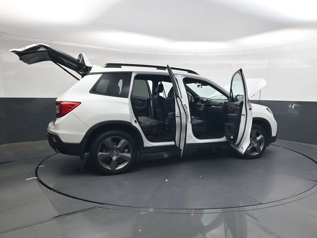 Used 2020 Platinum White Pearl Honda Touring image 49