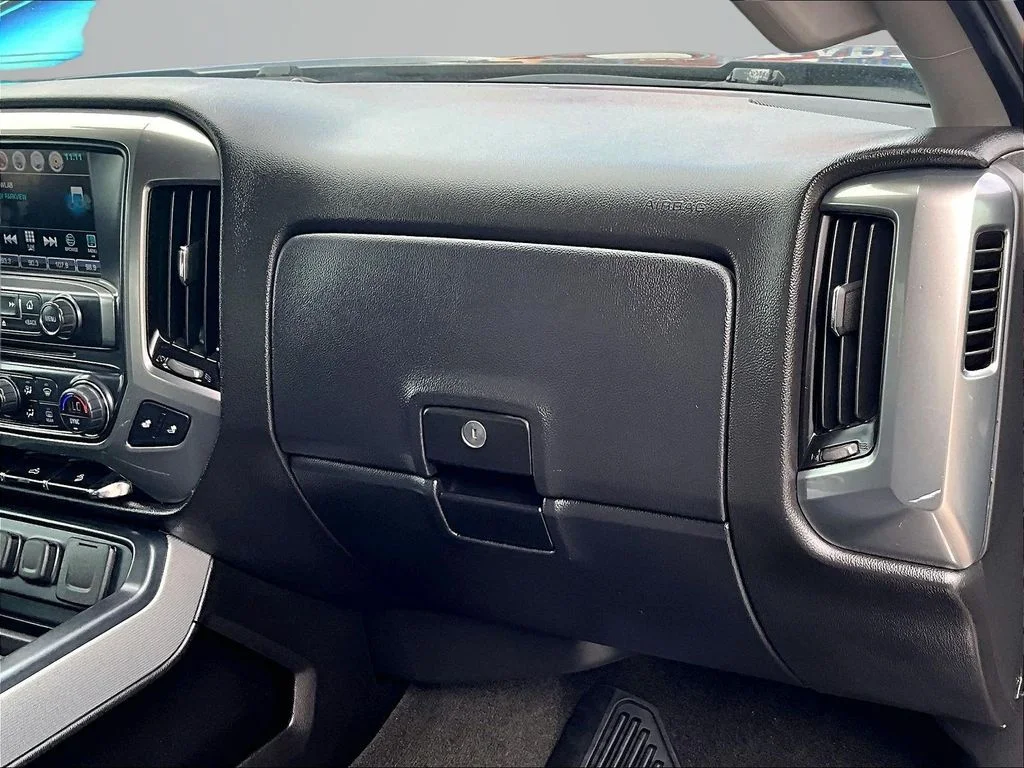 Used 2018 Black Chevrolet LT image 18