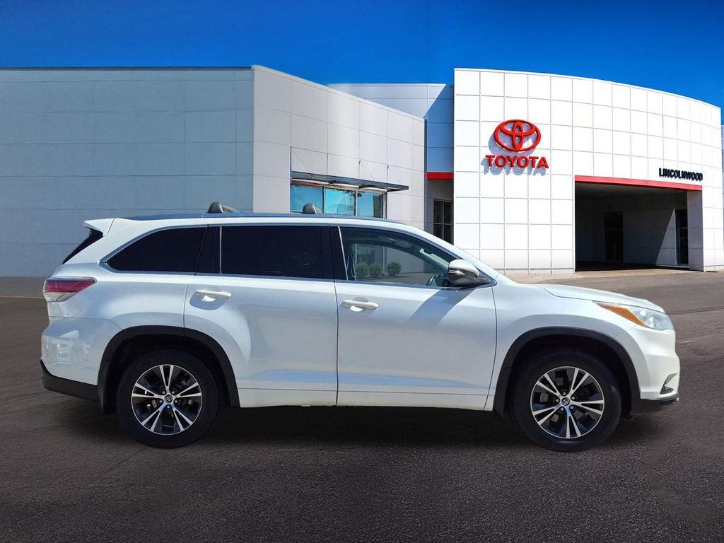 Used 2016 White Toyota XLE V6 image 9