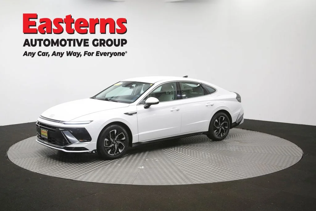 Used 2024 White Hyundai SEL image 56