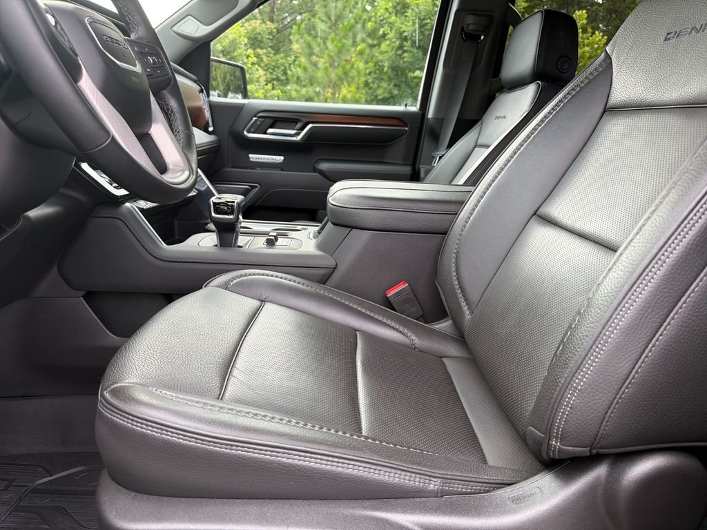 Used 2025 Onyx Black GMC Denali image 19