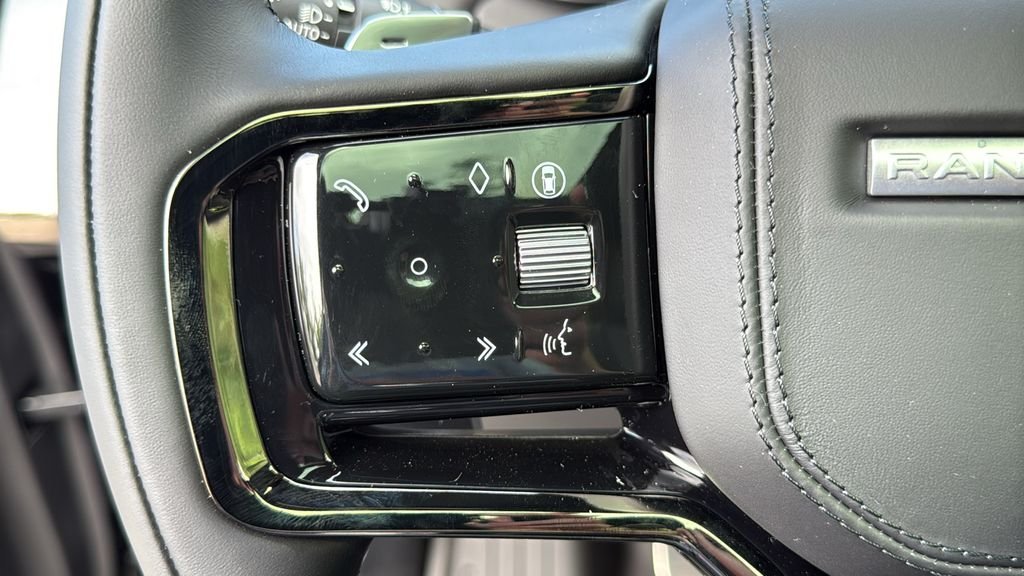 New 2026 Santorini Black LAND ROVER Dynamic SE image 12