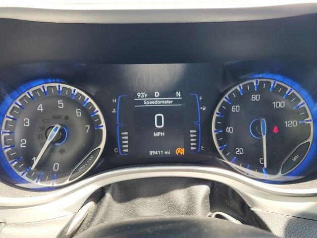 Used 2020 Silver Chrysler Touring L image 29
