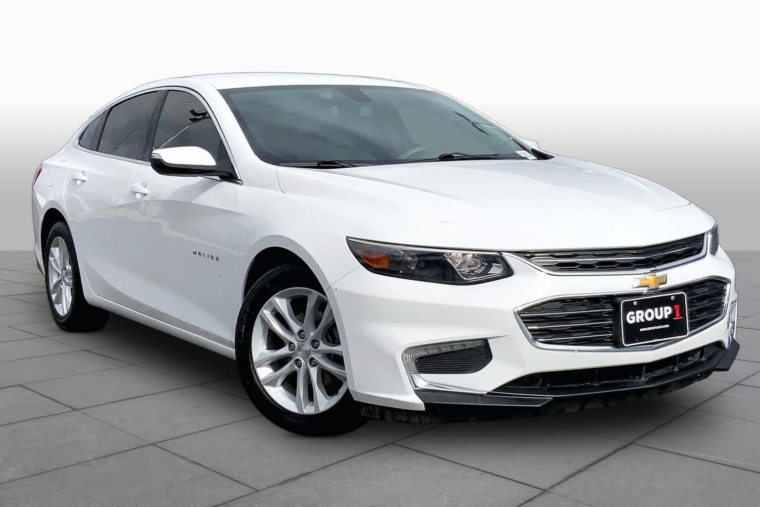 Used 2018 SUMMIT WHITE Chevrolet LT image 3