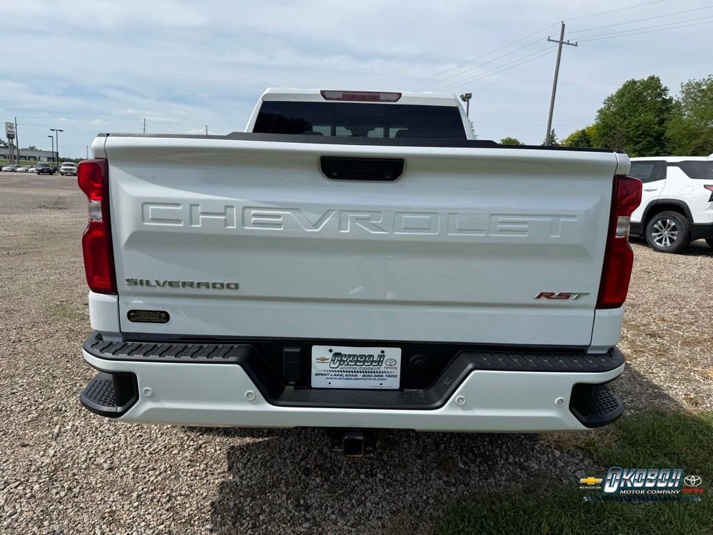 Used 2022 White Chevrolet RST image 4
