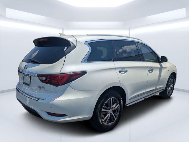 Used 2019 White INFINITI LUXE image 3